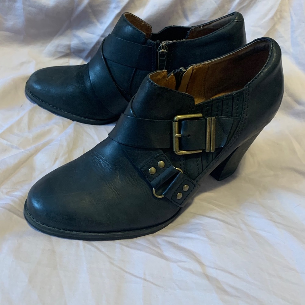 Clarks black leather ankle boot heels